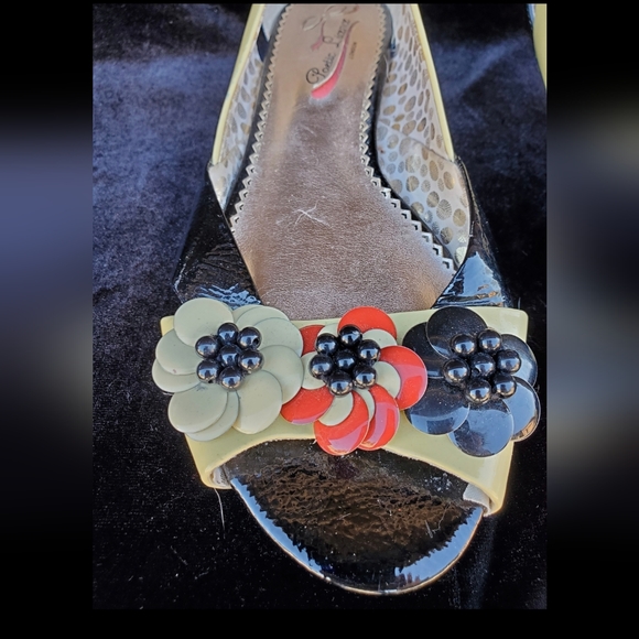 Poetic License London Open Toed Retro Design Leather Flowered Flats. - Picture 16 of 16